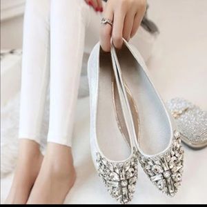 USED ONCE RHINESTONE POINTED TOE FLAT SIZE 7 1/2