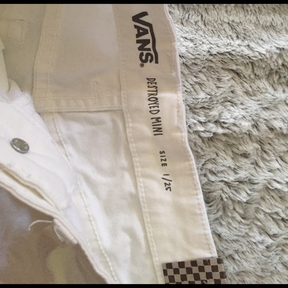 VANS DESTROYED MINI SHORTS - Picture 4 of 8
