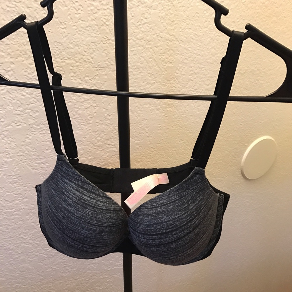VS pink bra 36c new with out tags
