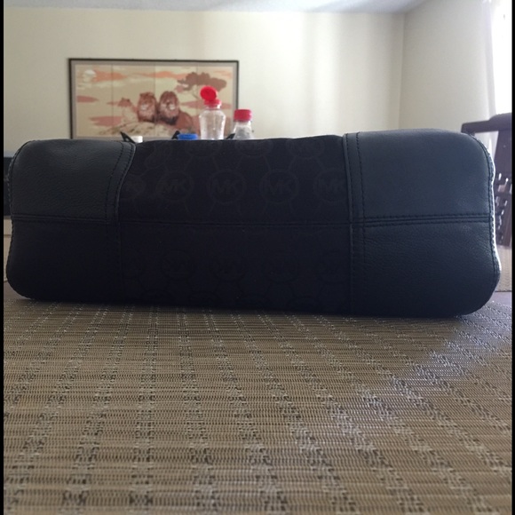 Michael Kors purse - Picture 5 of 6