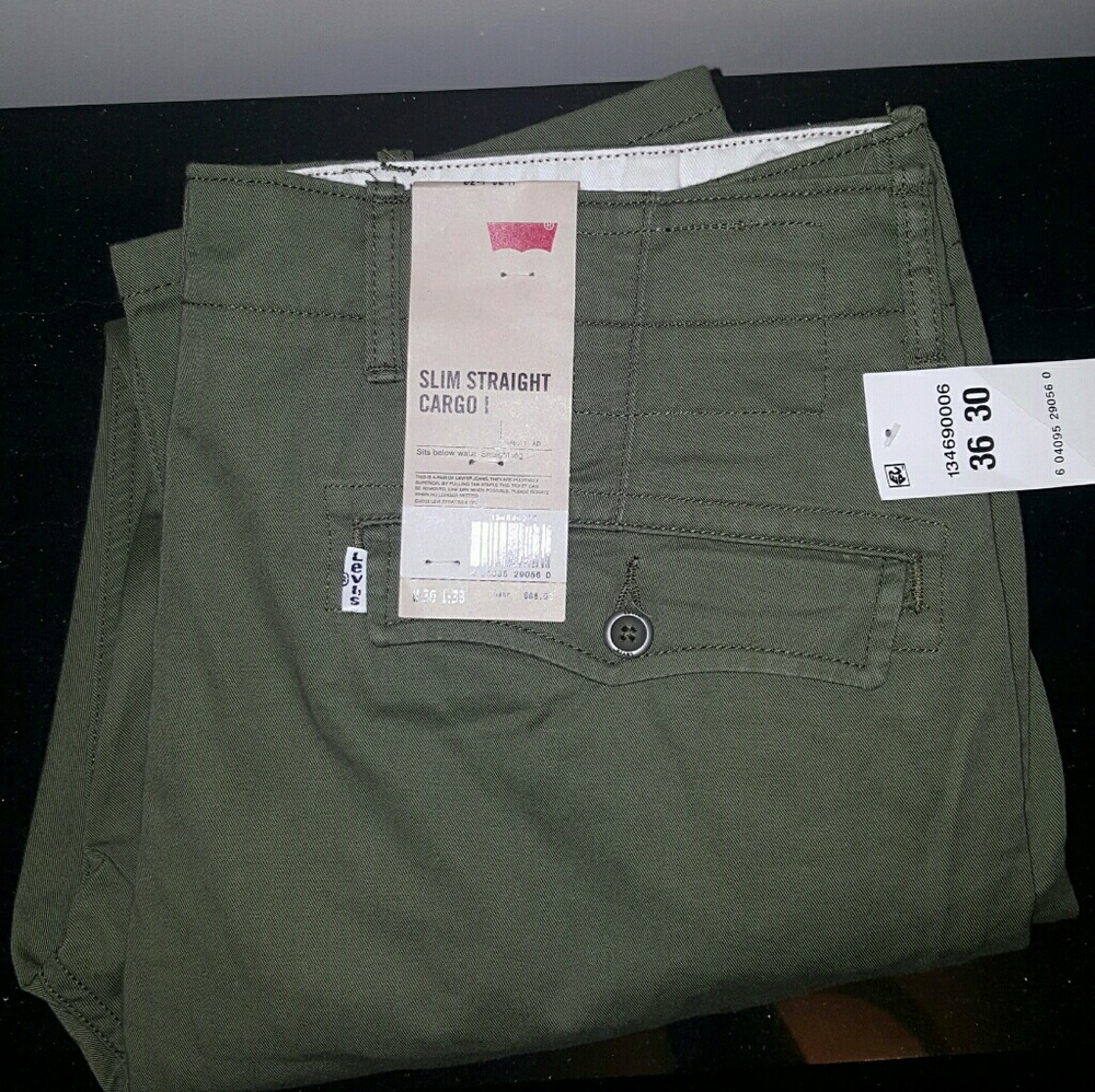 (NWT) Men's Levi Cargo Pants
