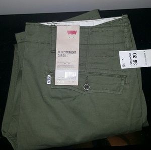 (NWT) Men's Levi Cargo Pants