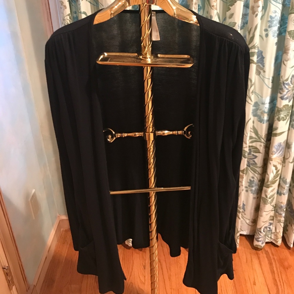 Black open long sleeve cardigan with pockets