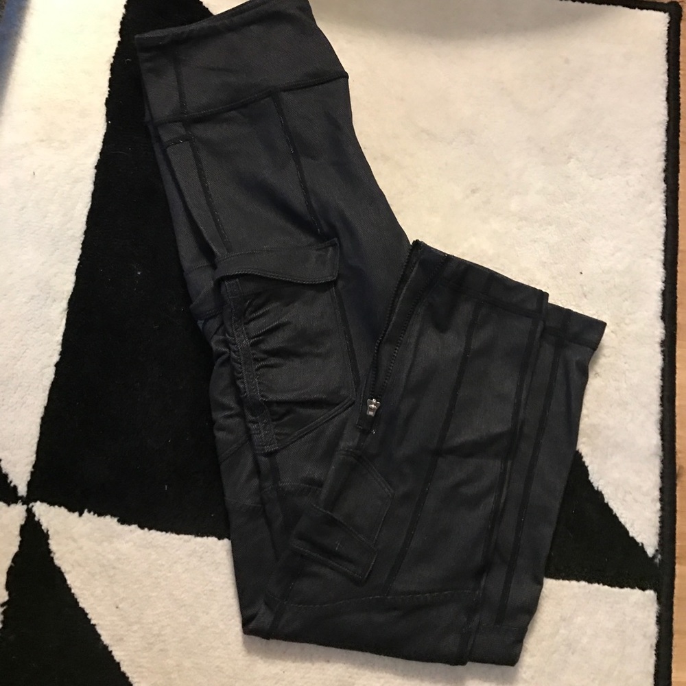 LULULEMON black feathered leggings