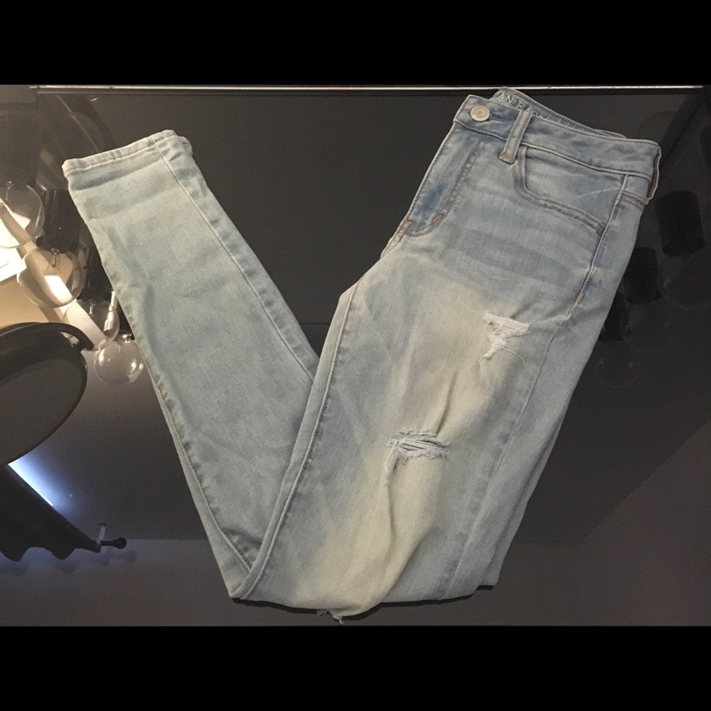 NWOT! AEO HIGH RISE DISTRESSED JEGGINGS SIZE 2
