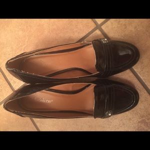 Madeline black pumps