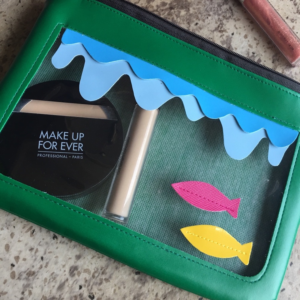 Fish Make-Up Bag - Picture 1 of 4