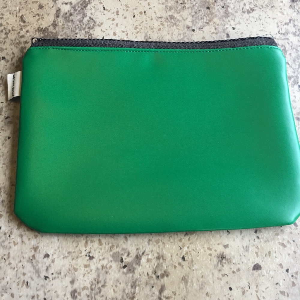 Fish Make-Up Bag - Picture 3 of 4