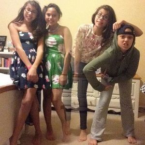 Meet your Posher, Lara