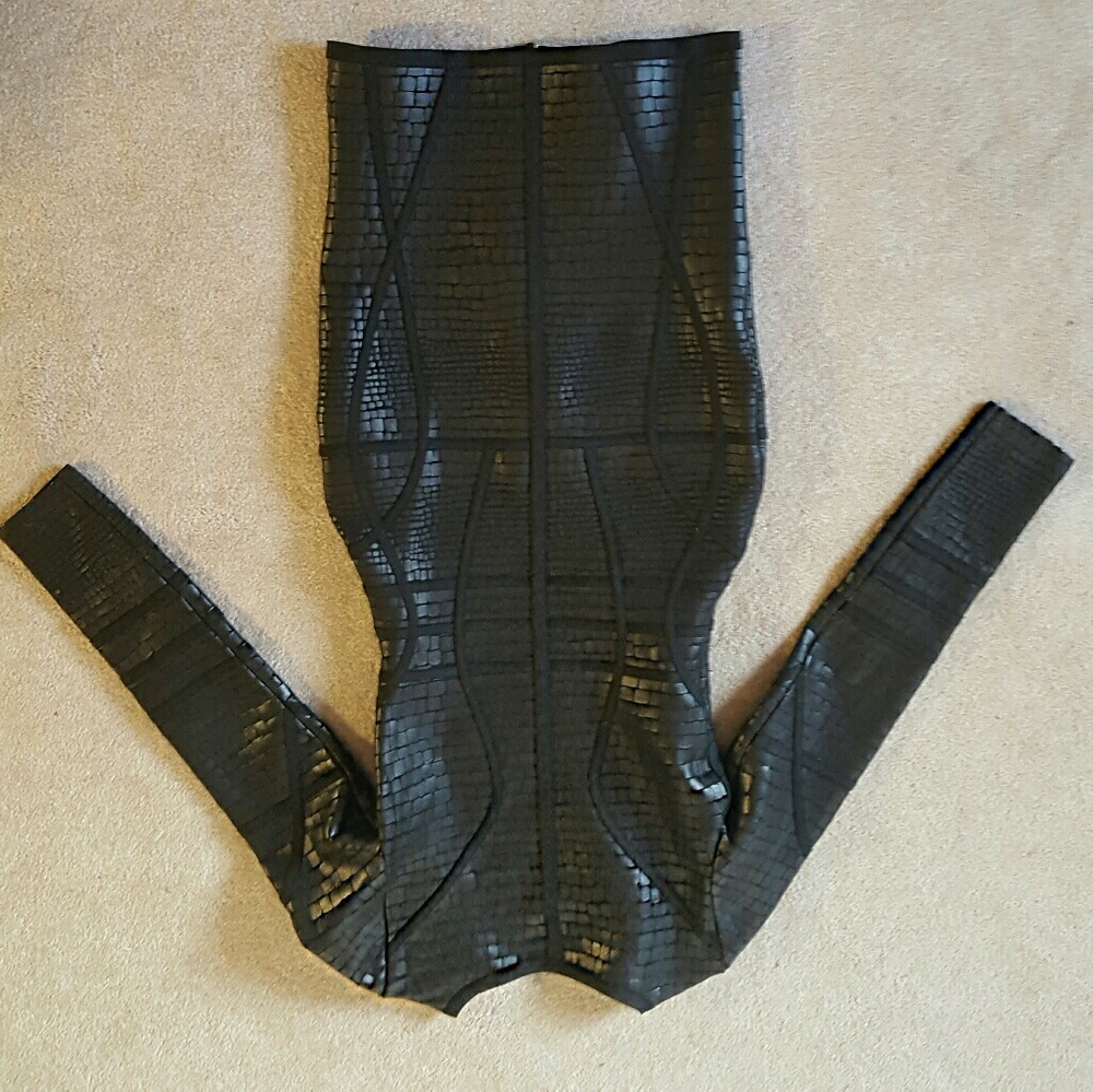 🚫SOLD🚫 Runway Look Bandage Dress Long Sleeves - Picture 3 of 4