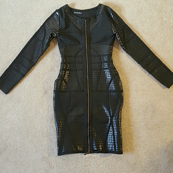🚫SOLD🚫 Runway Look Bandage Dress Long Sleeves - Picture 2 of 4