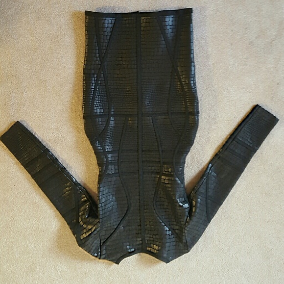 🚫SOLD🚫 Runway Look Bandage Dress Long Sleeves - Picture 3 of 4