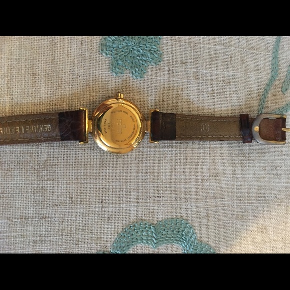 Vintage Women\'s Leather Band FENDI watch main image 3