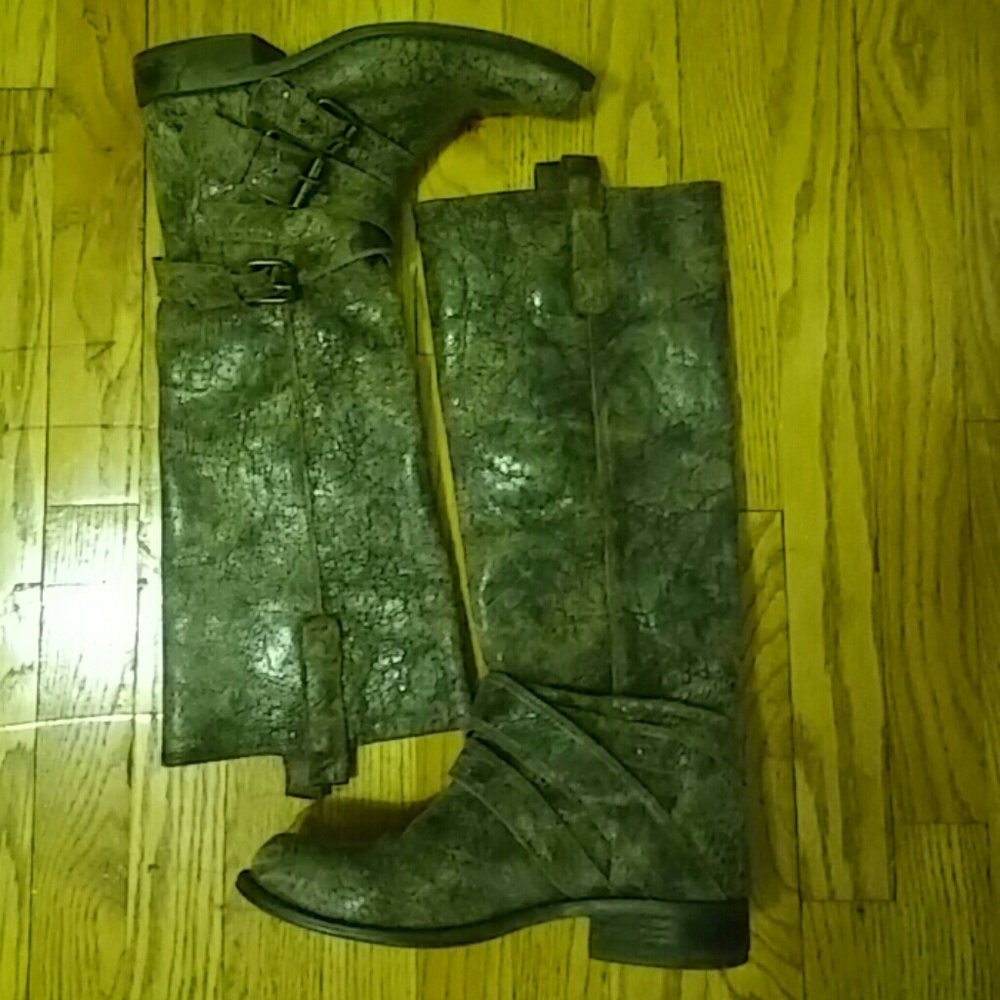 Motorcycle style leather boots!
