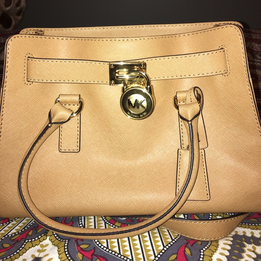 AUTHENTIC Micheal Kors small peanut Hamilton