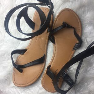 Black Criss-Cross Strapped Sandals