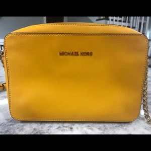 Authentic Michael Kors Saffiano Jet Set