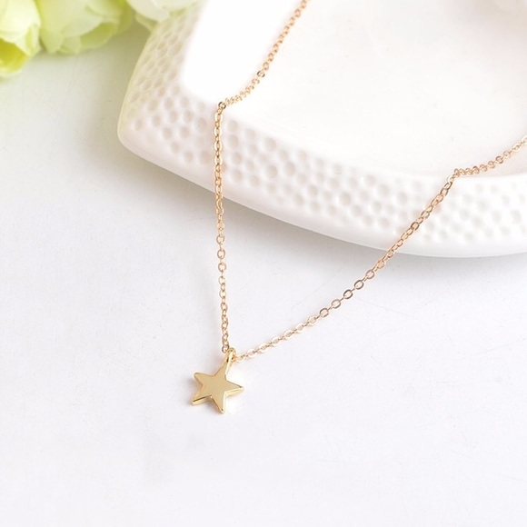 ⭐️ Rising Star Dainty Star Pendant Necklace - Picture 2 of 4