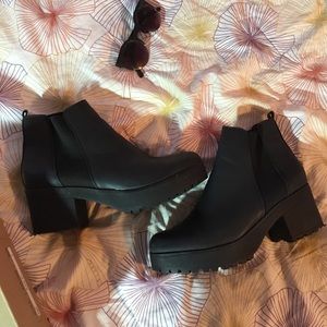 Chunky chelsea boots