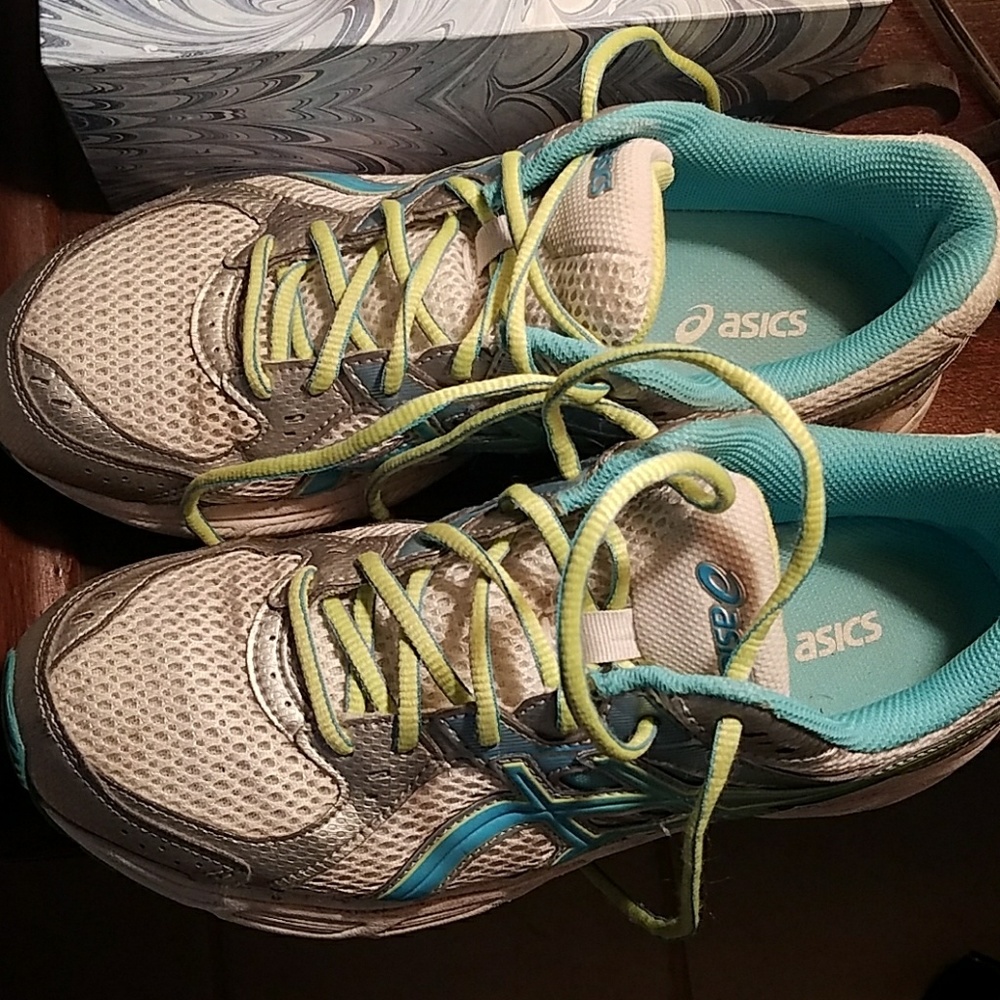 Gym shoes