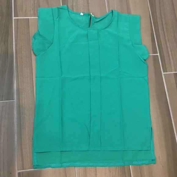 Beautiful Green Blouse - Picture 2 of 2