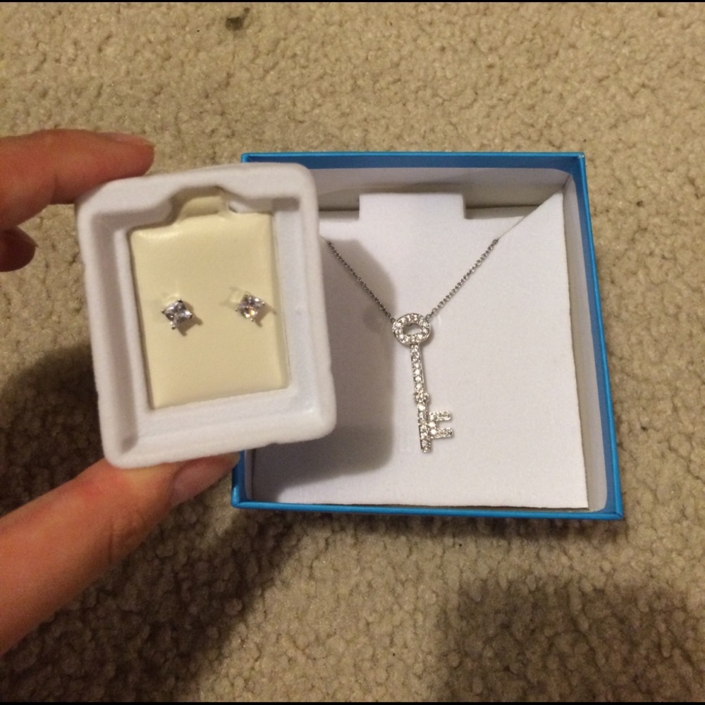 NWT Pagoda Necklace PERFECT VDAY GIFT - Picture 3 of 5