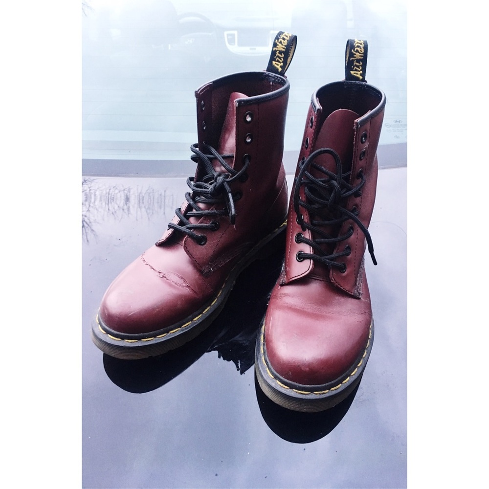 Doctor Marten original in cherry red!