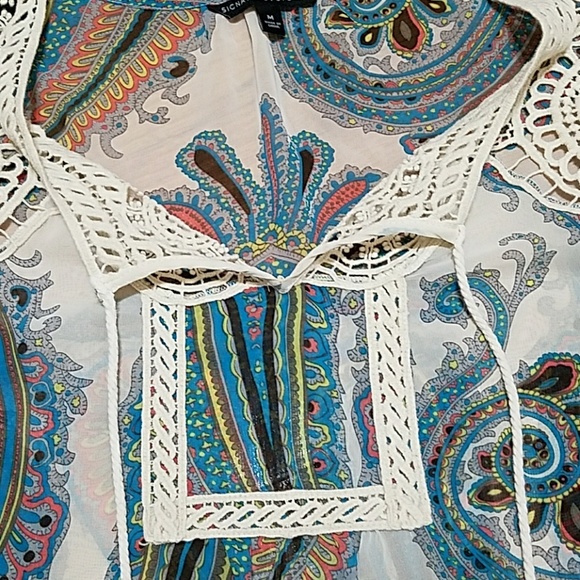 SALE Sheer and elegant paisley top - Picture 3 of 4