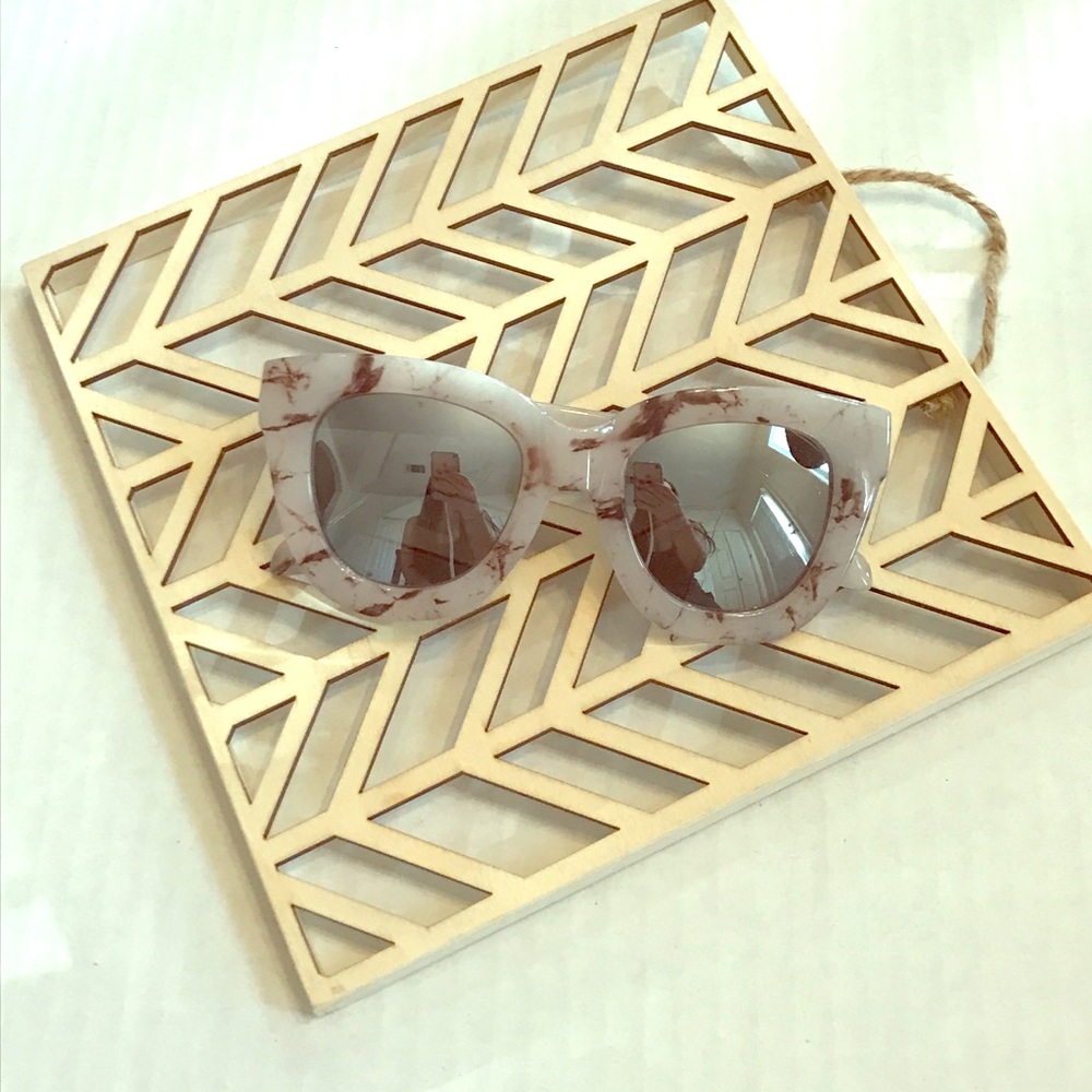 Quay marble pattern sunglasses 😎