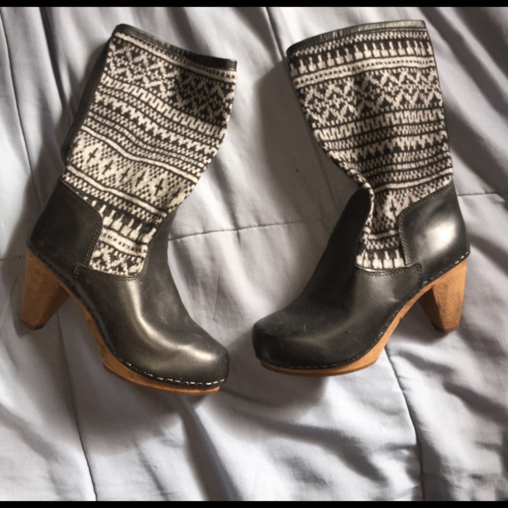 Sanitas boots unused nwot