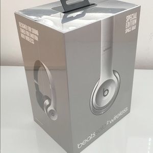 Beats Solo 2 Wireless