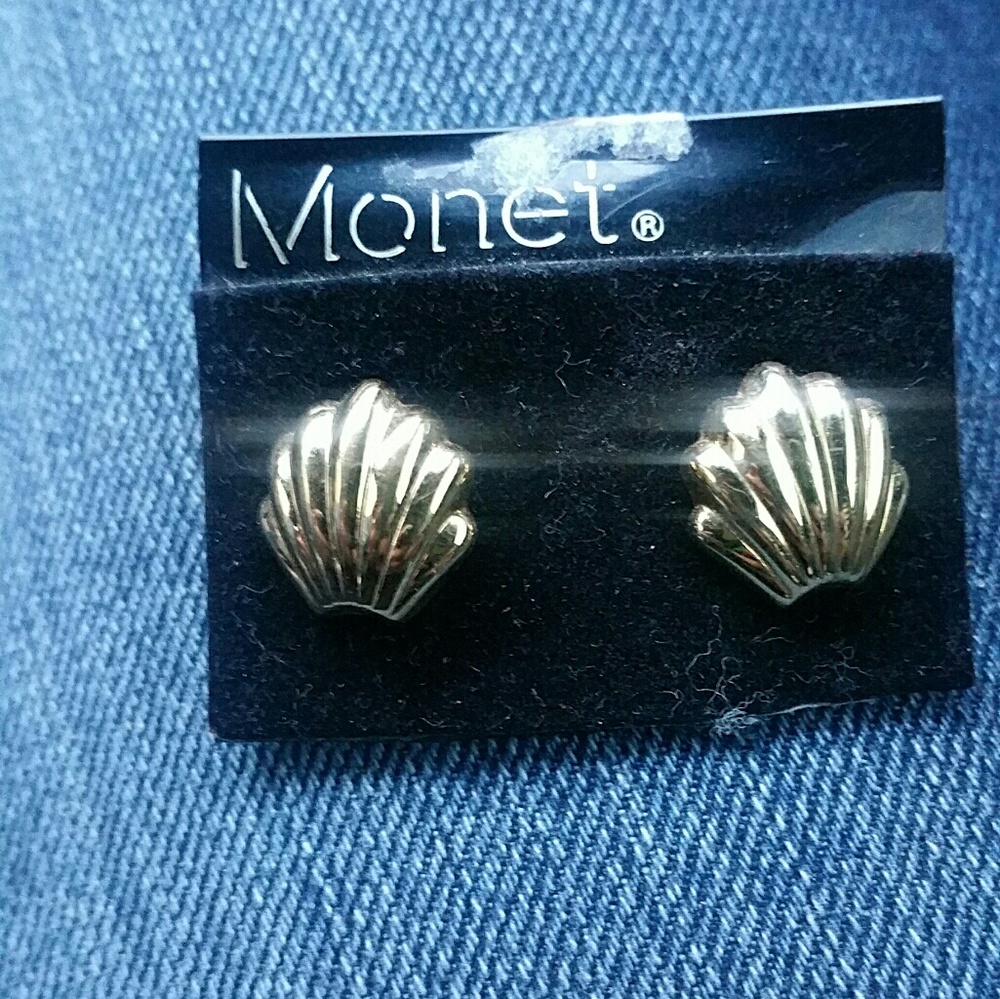 Gold Fashion Shell pierced Earrings
