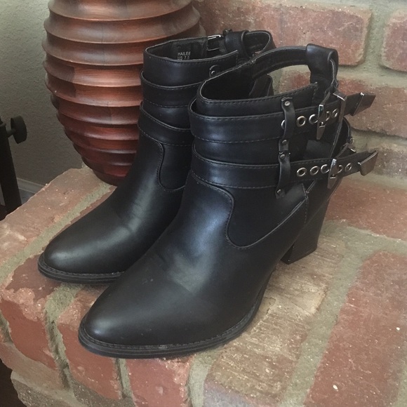 Shoe Dazzle Shoes - Black Booties