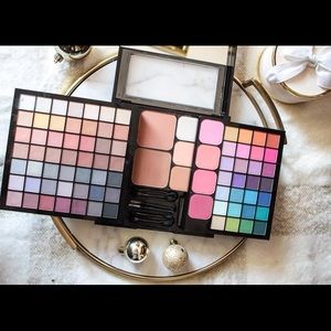 NYX NIGHT ON THE TOWN MAKEUP PALETTE