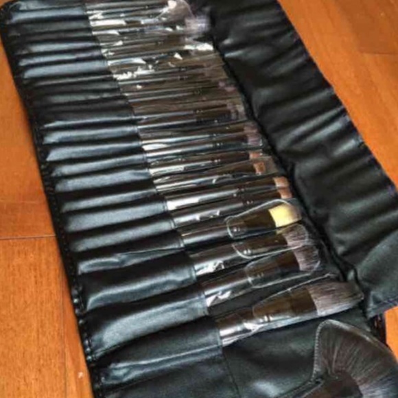 New 24pcs Makeup Brushes Set - Picture 4 of 4