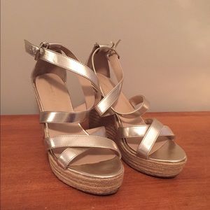 🌴 BANANA REPUBLIC Gold Wedges