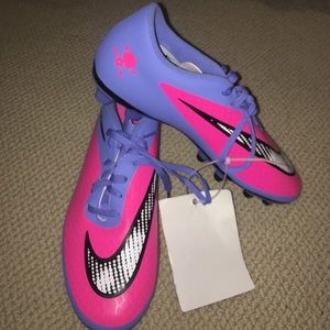 BRAND NEW NIKE CLEATS!