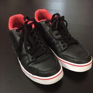 Nike Women's Ruckus Low Skateboarding Shoes