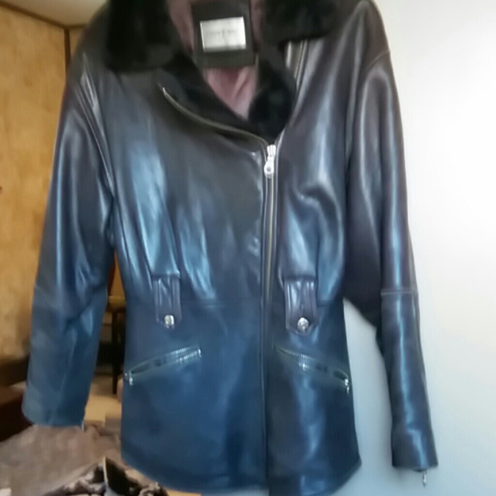 Soft leather lined jacket.Reposhing D/T fit to lg.