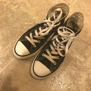 Lightly worn chuck taylors converse