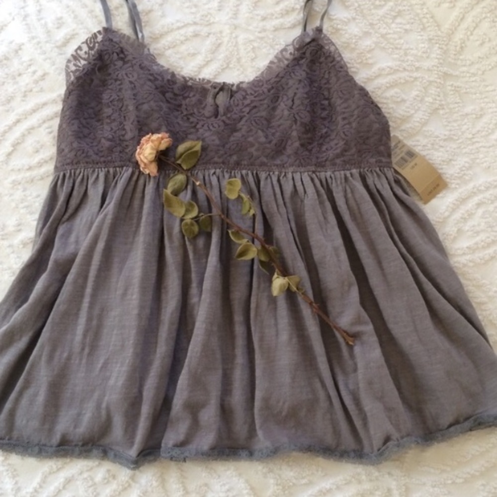 American Eagle lace top