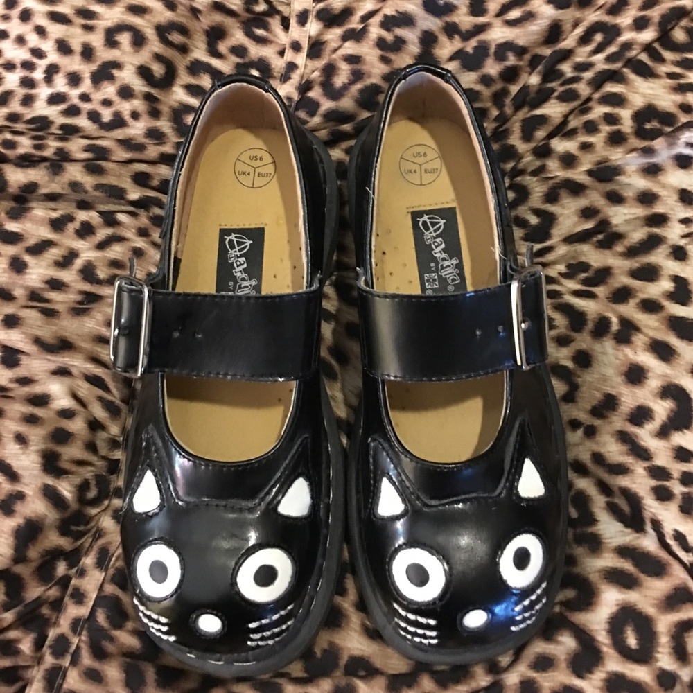 Maryjane cat shoe by TUK