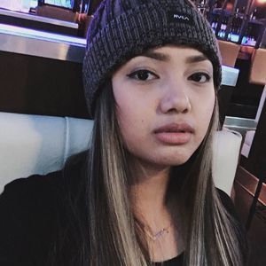 Meet your Posher, Yya