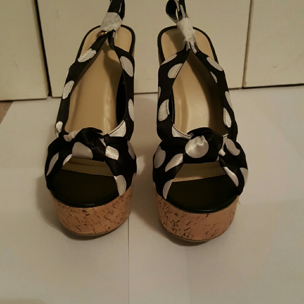 Final Reduction Black/White Platform Shoes - Picture 2 of 3
