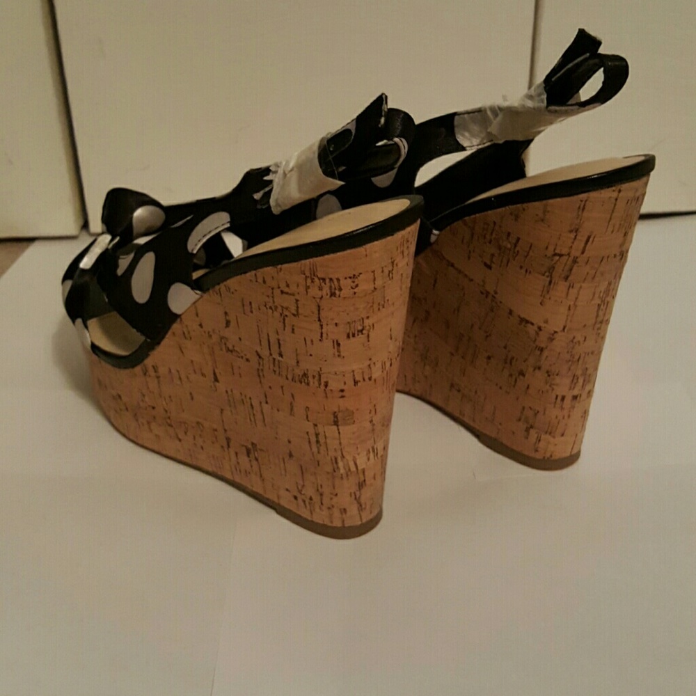 Final Reduction Black/White Platform Shoes - Picture 3 of 3