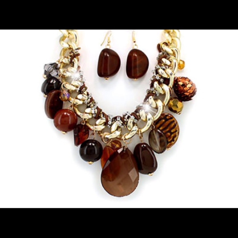 Designer oval and round beads necklace.