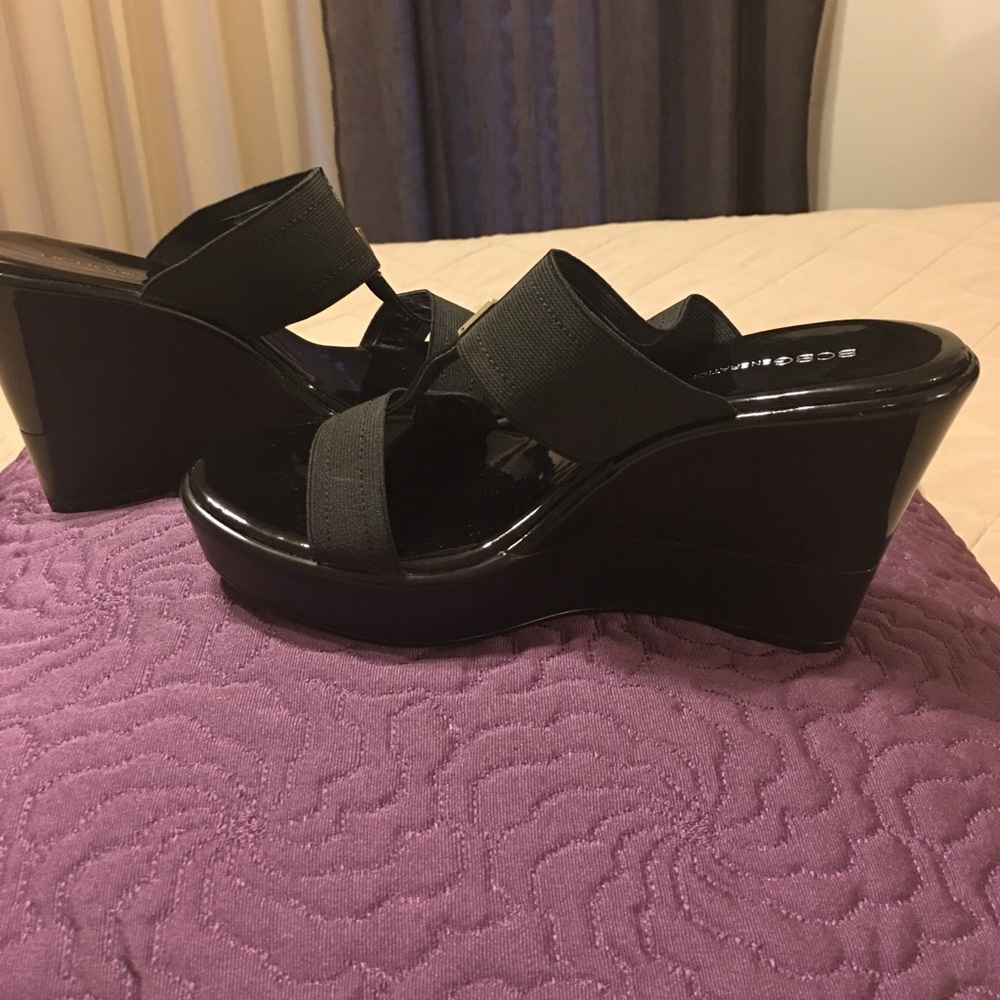 BCBGeneration elastic patent black wedge heel 👠