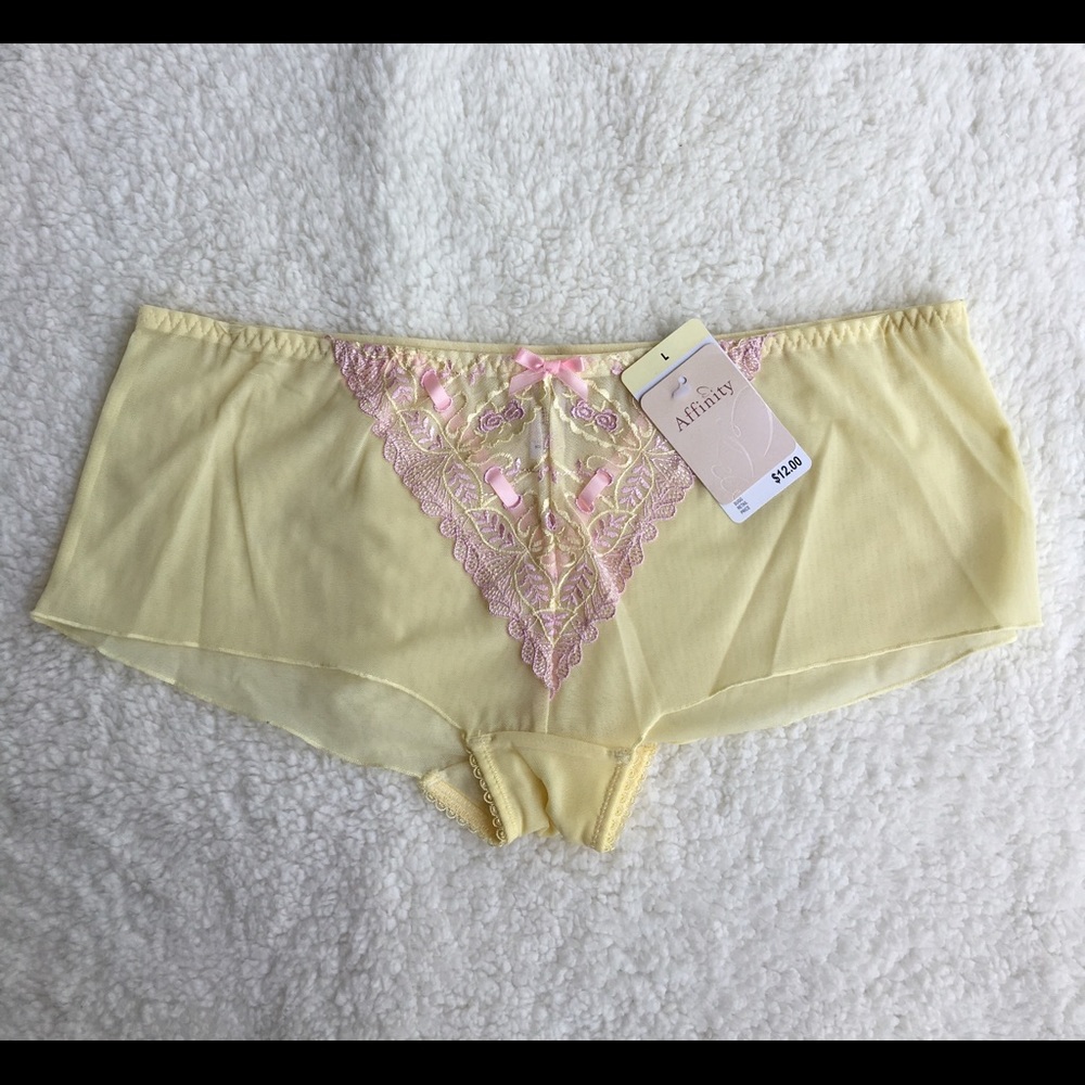 Affinitas Yellow BoyShorts
