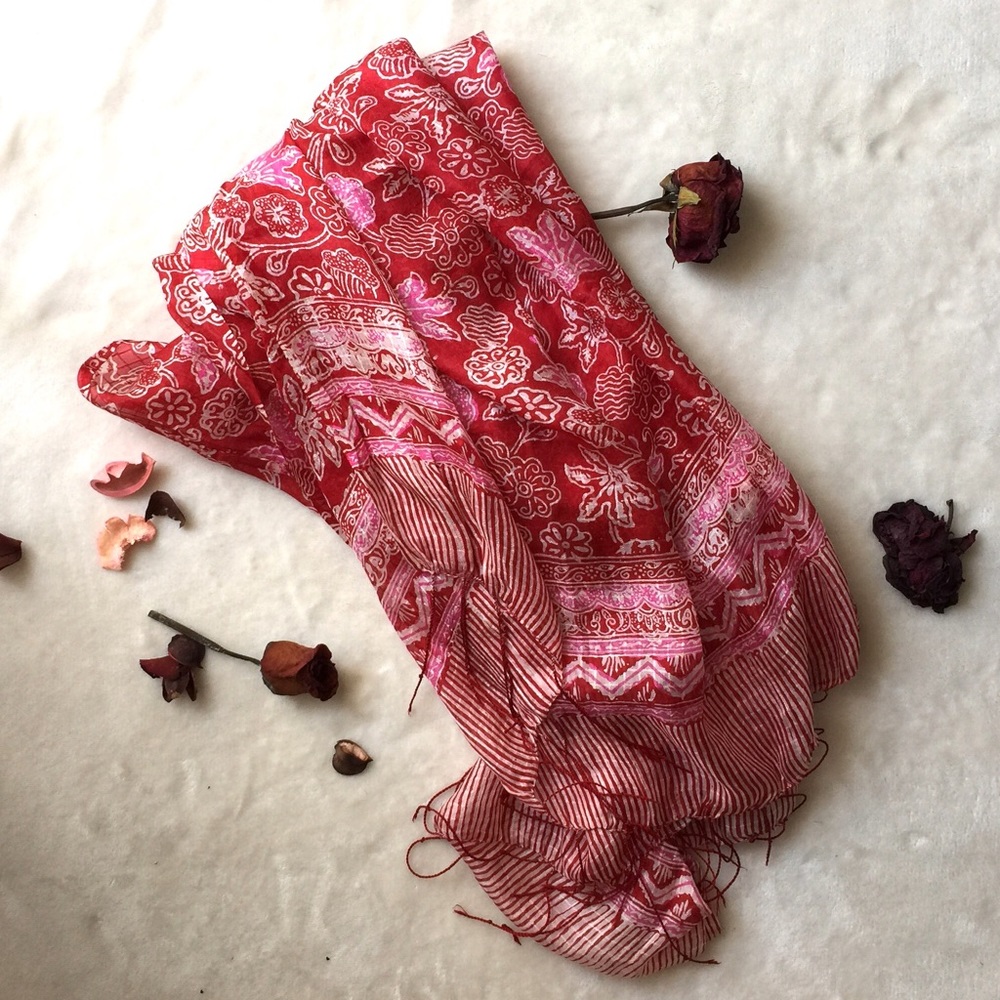 SALE! Beautiful Red Extra Large Scarf/Shawl - Picture 1 of 3
