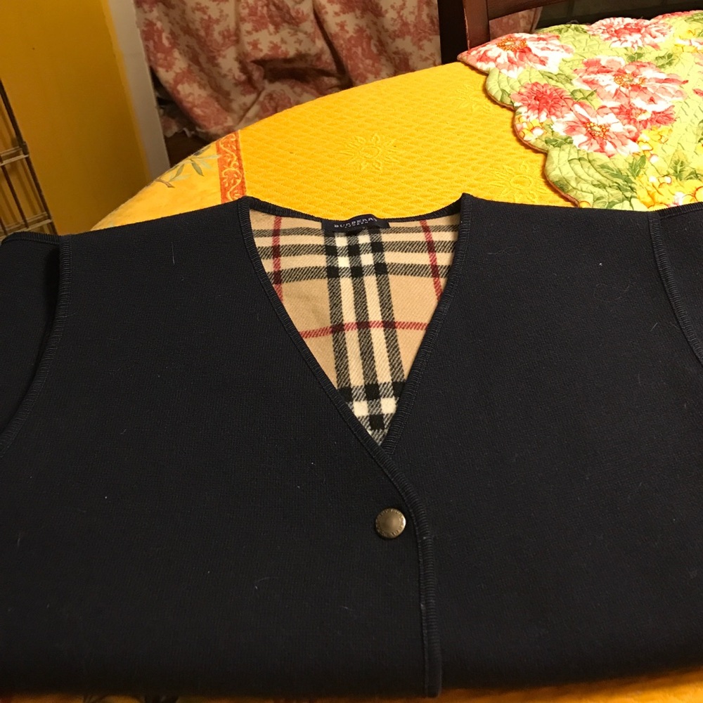 Burberry Vest 22 long 19 wide  4 snaps 2 pockets